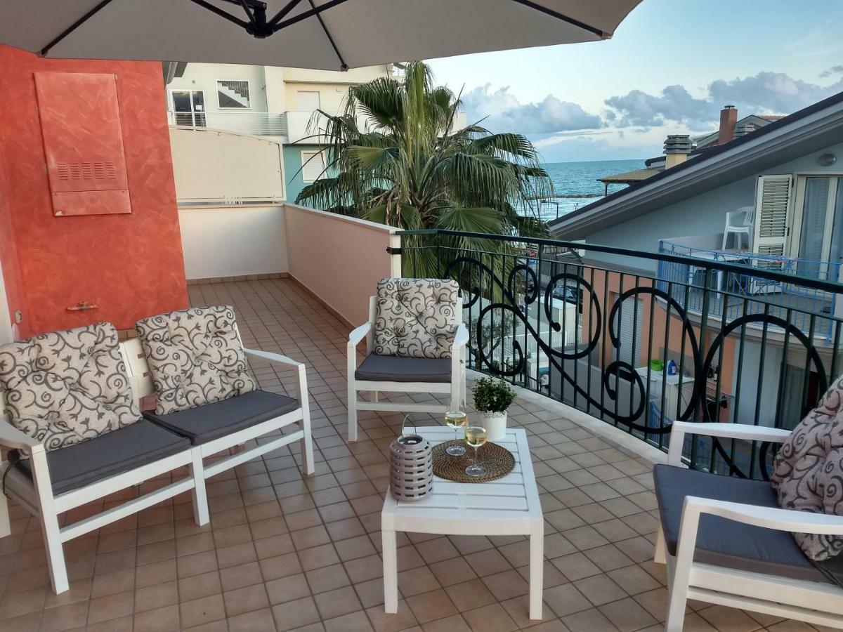 Apartament Seafront And Mountain View Penthouse Martinsicuro Zewnętrze zdjęcie