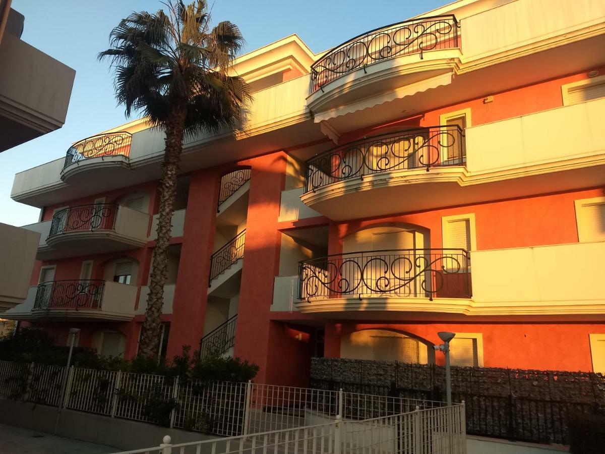 Apartament Seafront And Mountain View Penthouse Martinsicuro Zewnętrze zdjęcie